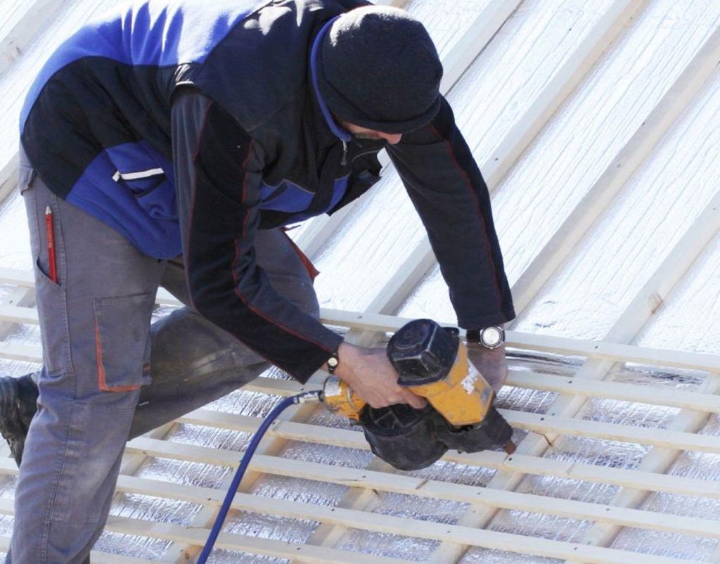florida commercial roofer installing a new commercial roof